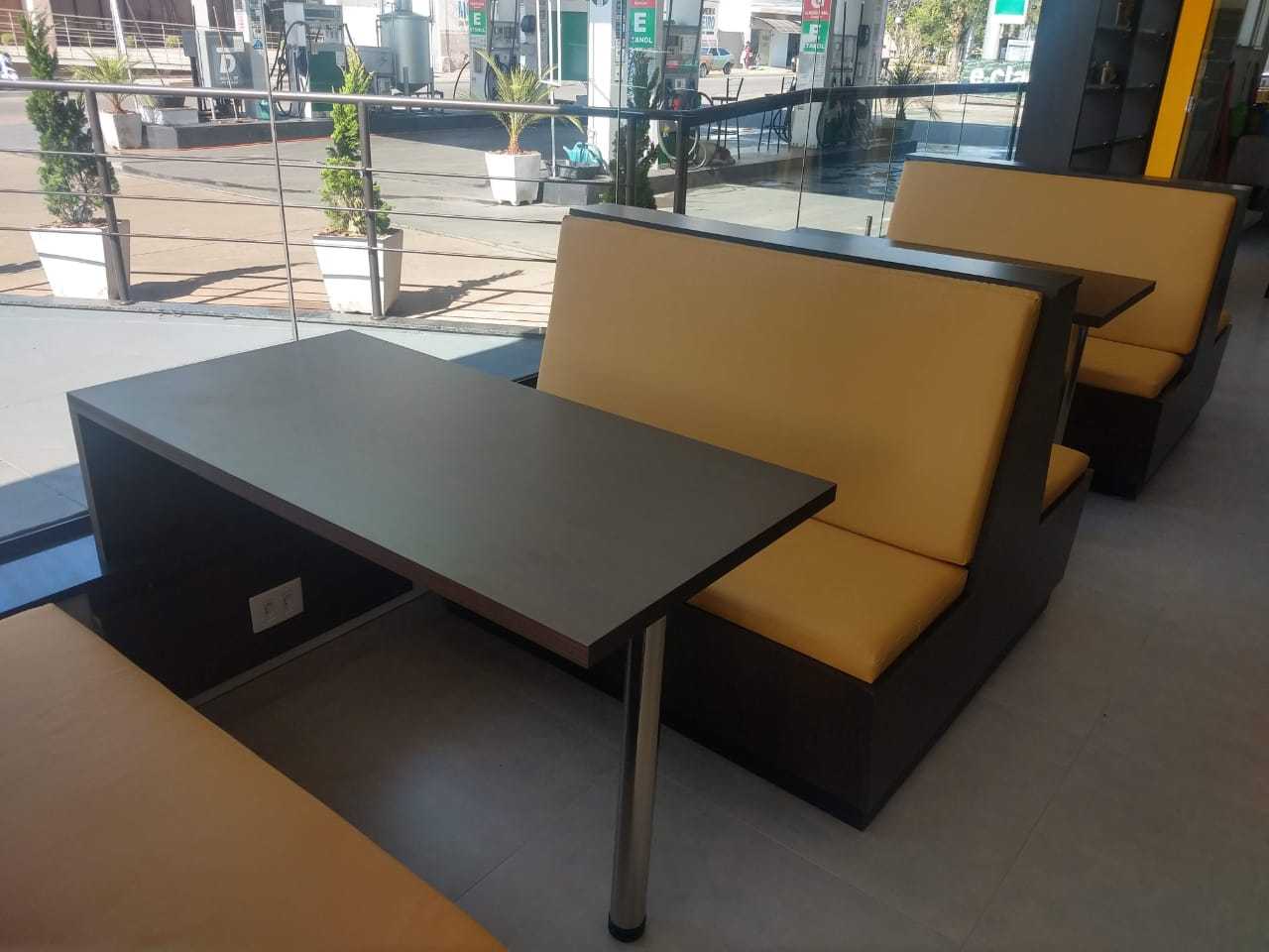 Sofá booth estofado para restaurantes e lanchonetes – Chair & Table Blog –  Cadeiras e Mesas